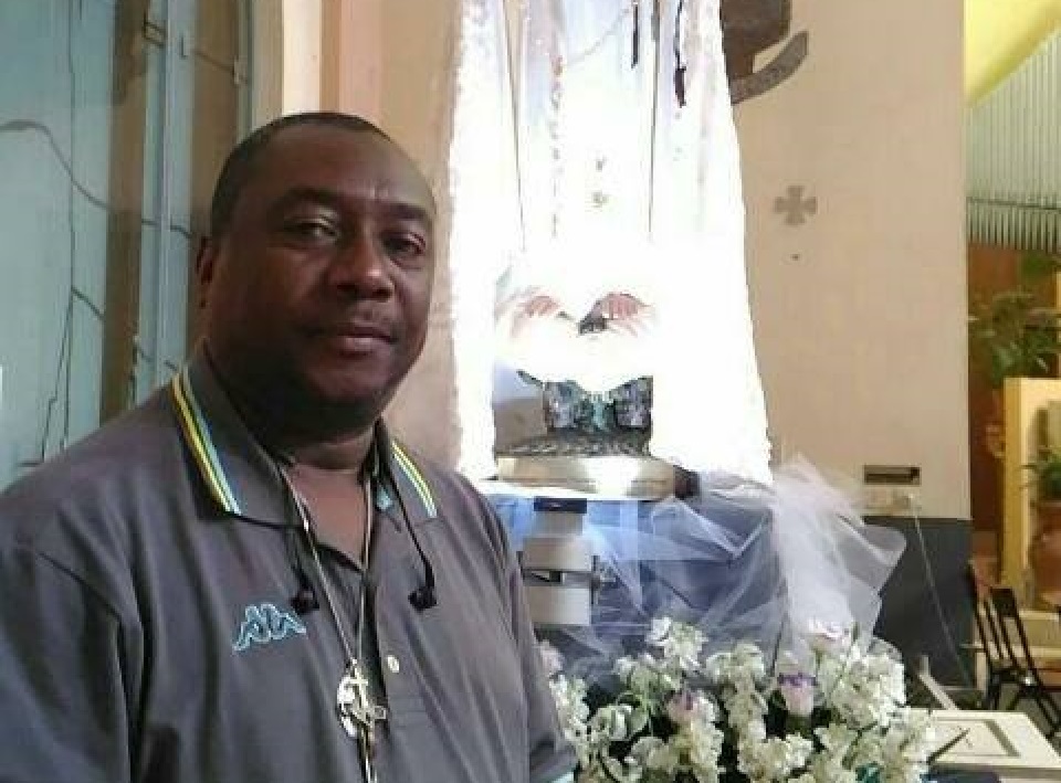 Jose Simoy Le parti PAC condamne l`assassinat du prêtre catholique Joseph Simoly ...