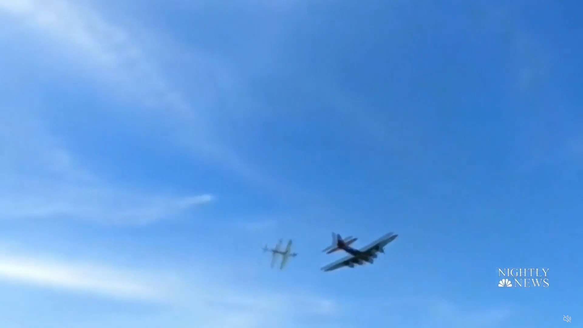 Crisp Deux Avions De Chasse Entrent En Collision En Plein Vol Lors Du Spectacle Aérien; Pas De Victimes Picture Nature Crisp Deux Avions De Chasse Entrent En Collision En Plein Vol Lors Du Spectacle Aérien; Pas De Victimes Picture Nature