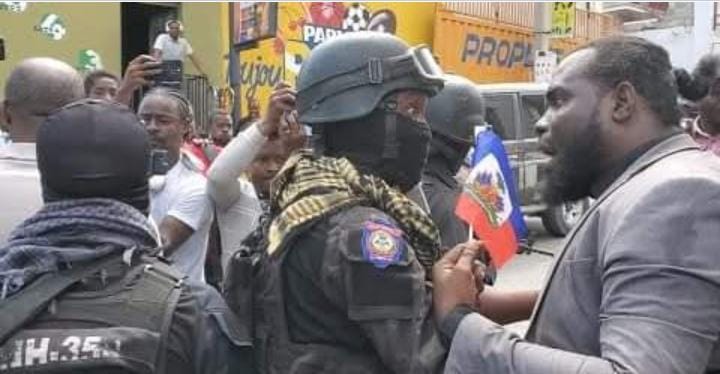 Sit-in contre l’OEA à Pétion-Ville : l’édile Kesner Normil dénoncé pour des faits d’intimidations Sit-in contre l’OEA à Pétion-Ville : l’édile Kesner Normil dénoncé pour des faits d’intimidations