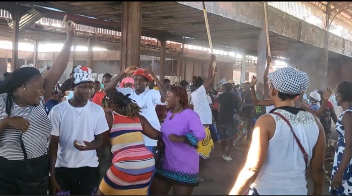 Cap-Haïtien : des marchandes abandonnées défient une mairie sans vision pour reprendre leur marché en main