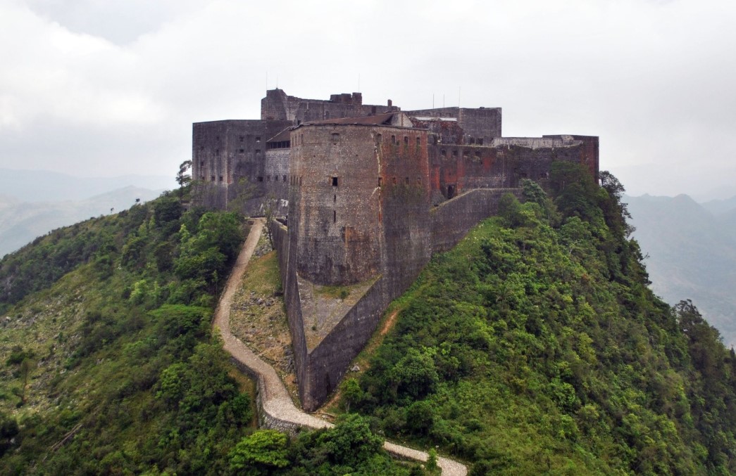 Haïti – Milot : plus d’une dizaine de morts lors d’une sortie touristique à la Citadelle Laferrière Haïti – Milot : plus d’une dizaine de morts lors d’une sortie touristique à la Citadelle Laferrière