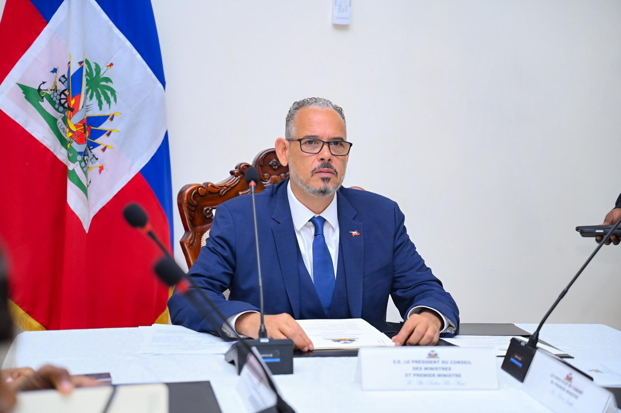 Lubies et réalité : Alix au pays des communiqués Lubies et réalité : Alix au pays des communiqués
