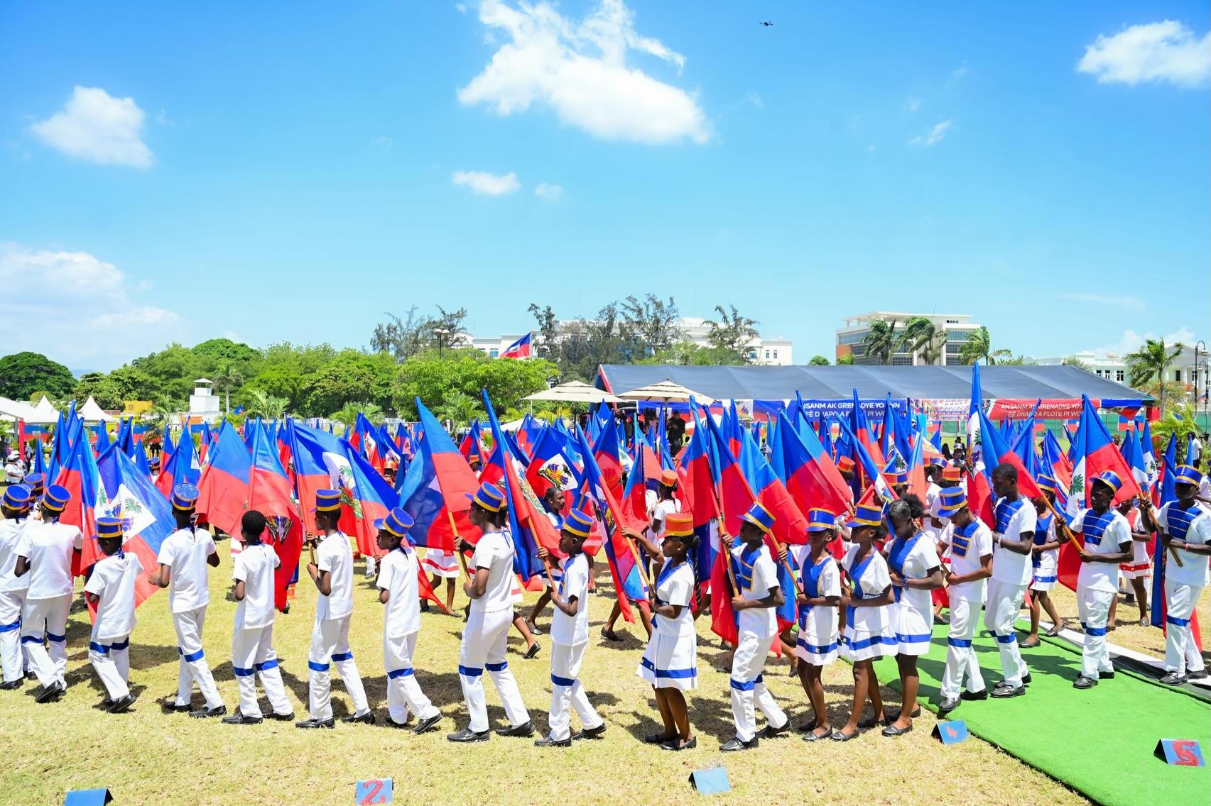 Rectification historique | Le drapeau haïtien n’a pas flotté sans interruption pendant 223 ans Rectification historique | Le drapeau haïtien n’a pas flotté sans interruption pendant 223 ans